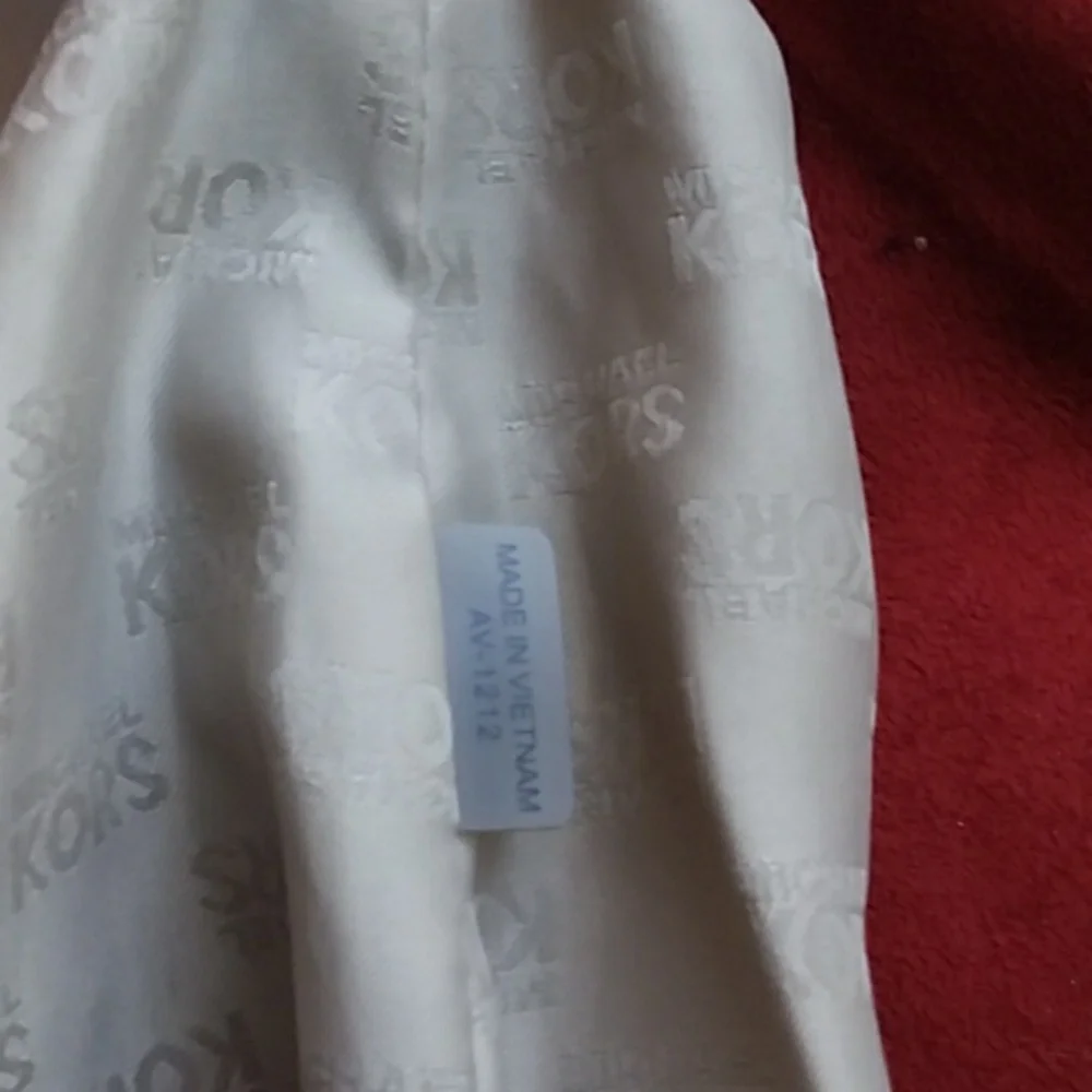 SOLD Michael Kors TravelBag Orange Leather XLarge Bag. Excellent Condition - Picture 14 of 14